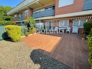 Apartment  Calle río lavilla 2. Apartamento bajo con terraza y jardín