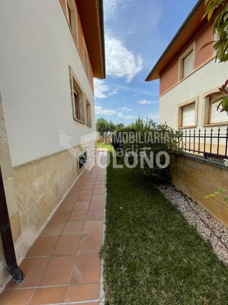 Foto 15a6336f-aff8-4b1c-b034-6d97f2d0bbda. Xalet a abalde kalea 8 a Labastida