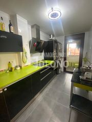 Pis  Calle luis cernuda 38. Inmueble de vpo en el mazo, construcción reciente y en muy buen