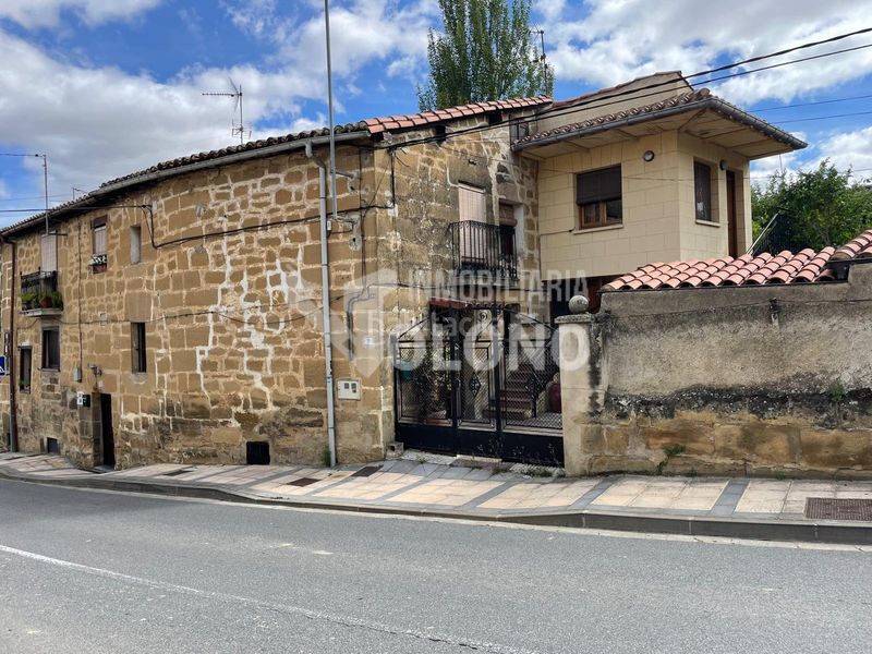 Foto 6adc3a62-c1c5-4089-8d55-e8b4db35e3f5. Casa amb xemeneia calefacció a Labastida