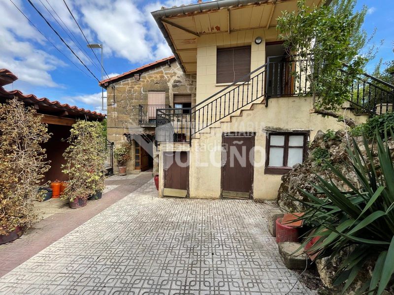 Foto d9c1d250-f042-49e8-b208-784808bb9acc. Casa amb xemeneia calefacció a Labastida