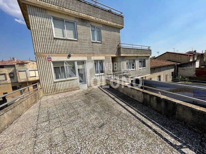Foto 0b321126-74d2-4986-a23a-457d089b1ca0. Casa en calle de travesía fernando salazar 24 amplia casa independiente con parcela privada y amplio garaje-txoko en Rodezno