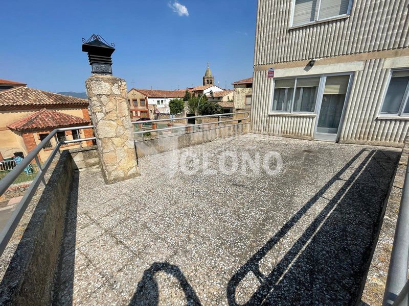 Foto 2e7a0d92-c821-4efd-b9ff-87e329a47581. Casa en calle de travesía fernando salazar 24 amplia casa independiente con parcela privada y amplio garaje-txoko en Rodezno