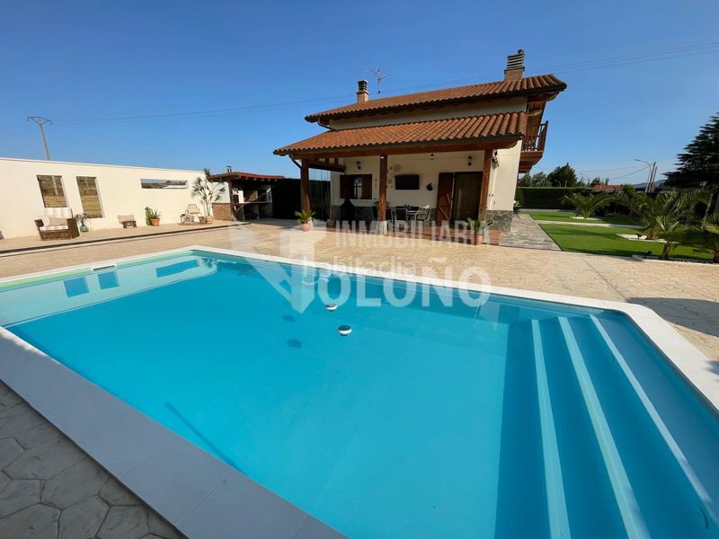 Foto cd460eca-787b-4d60-b973-2b279ff874a6. Chalet in calle gonzalo de berceo 1 in Cuzcurrita de Río Tirón