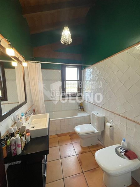 Foto e6fd4c6d-4129-4e3c-8f01-f99ccc2a5d1e. Chalet in calle gonzalo de berceo 1 in Cuzcurrita de Río Tirón