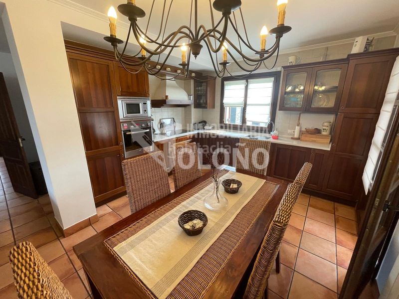 Foto ed99aac7-ab7c-47c5-a053-e7fc6969ab01. Chalet in calle gonzalo de berceo 1 in Cuzcurrita de Río Tirón