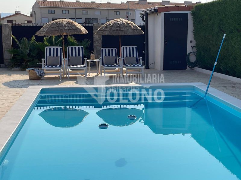 Foto f5d943a8-084d-439f-b822-18b589364515. Chalet in calle gonzalo de berceo 1 in Cuzcurrita de Río Tirón