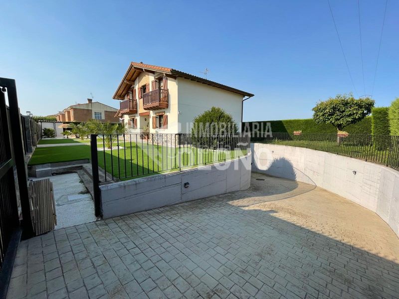 Foto fb5bb7d6-9a27-45e0-8ebc-d81641de97b1. Chalet in calle gonzalo de berceo 1 in Cuzcurrita de Río Tirón