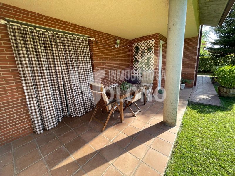 Foto 4a845985-3721-4919-a532-e3e770c78ca1. Xalet amb calefacció aparcament piscina a Anguciana