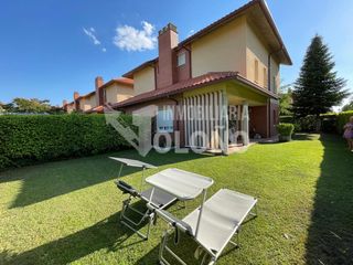 Chalet  Calle peña gembres 3b. Precioso chalet pareado con amplia parcela