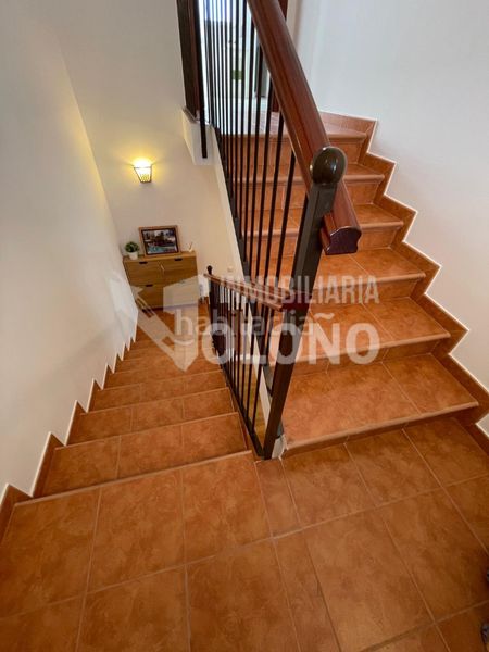 Foto b51df9d8-9eb9-4248-bc30-39886360c29e. Xalet amb calefacció aparcament piscina a Anguciana