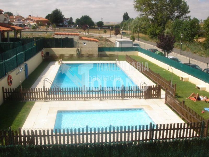 Foto bea39976-91e2-42c3-9617-186e6a3939ea. Xalet amb calefacció aparcament piscina a Anguciana