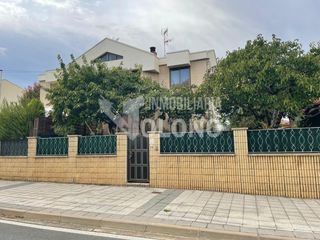 Chalet  Avenida santander 14. Chalet pareado en anguciana