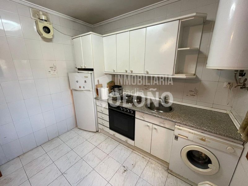 Foto a3d5eb86-5754-4b85-80c0-ae809e2f1b7a. Xalet a avenida santander 14 a Anguciana