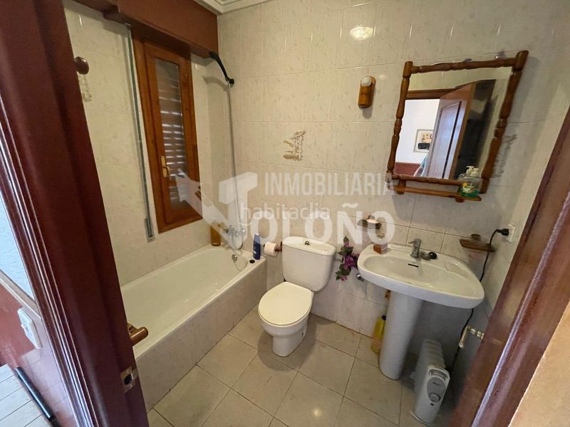 Foto ce704e85-8880-4b21-af7f-cbeb7f7ef904. Xalet a avenida santander 14 a Anguciana