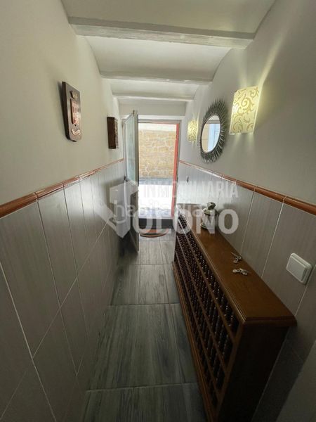 Foto 0a0381f8-fcf7-463e-8482-e24ec934dbc7. Casa aparellada a calle labradores 14 a Anguciana