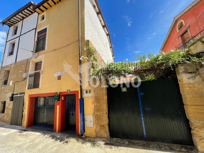 Foto 97969d0a-0fb5-4d4c-aafb-df4ee2056337. Casa aparellada a calle labradores 14 a Anguciana