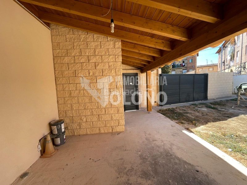 Foto f726c7ab-abc7-4390-b000-4de111c45be9. Xalet a Anguciana