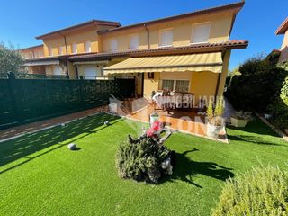Chalet  Urbanizacion urban. los lagares 18. Chalet adosado en esquina