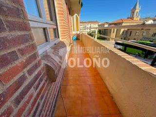 Appartement à Calle castilla 8. Piso amplio centro 4 habitaciones y terraza