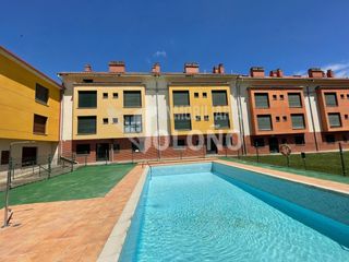 Zweistöckige Wohnung in Calle travesía de la posada 5. Duplex amplio en urbanización con piscina