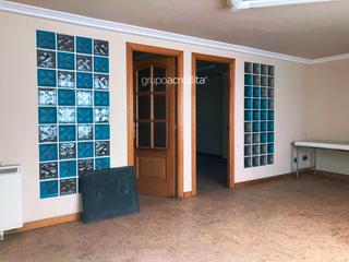Local Comercial en Avenida de Carballo 47