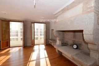 Etagenwohnung  San paio de antealtares. Piso de 3 dormitorios reformado a lado de la catedral de santiag