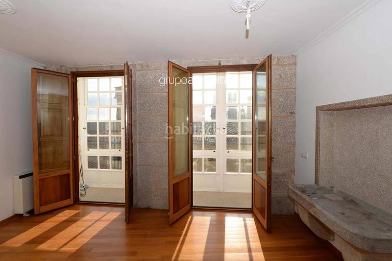 Foto 5f7a6915-73c8-4545-b642-1a7dc17e3daa. Piso  de 3 dormitorios reformado a lado de la catedral , edificio con ascensor. en Santiago de Compostela