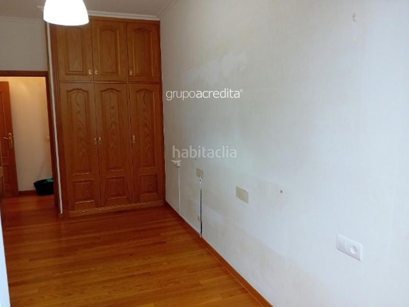 Foto b84f2898-7ffe-4108-9c1f-a4989fc52743. Piso  de 3 dormitorios reformado a lado de la catedral , edificio con ascensor. en Santiago de Compostela