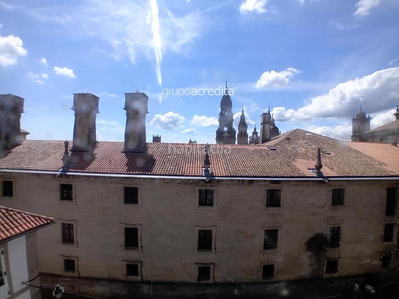 Foto ce9cf7c5-3879-4ba4-8e8f-7d67e3702c40. Piso  de 3 dormitorios reformado a lado de la catedral , edificio con ascensor. en Santiago de Compostela