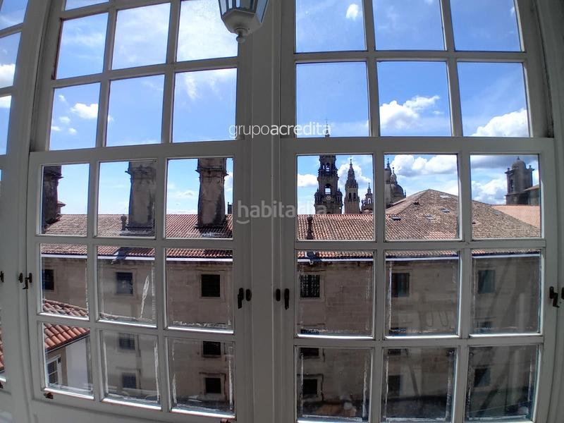 Foto d1cc11f2-d480-4fe0-81c0-c94594ee67b3. Piso  de 3 dormitorios reformado a lado de la catedral , edificio con ascensor. en Santiago de Compostela