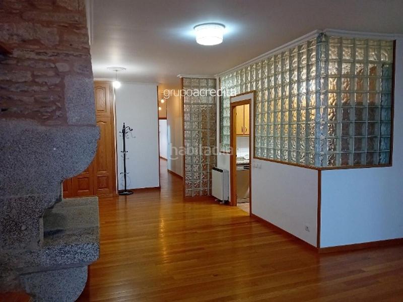 Foto e186e1e1-92c8-4cac-8263-7516d9b818c2. Piso  de 3 dormitorios reformado a lado de la catedral , edificio con ascensor. en Santiago de Compostela