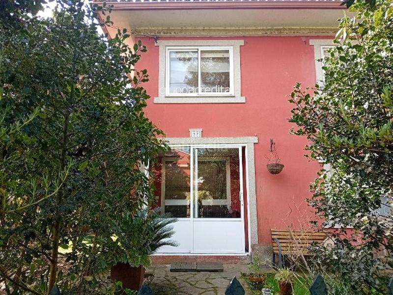 Foto 0b9757e0-d7bf-4a1c-8bc2-73f68e5e3a08. Chalet  con parcela en Parroquias de Santiago Santiago de Compostela
