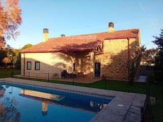 Xalet  De mazas, solláns. Casa de piedra con piscina a 5 minutos de santiago.