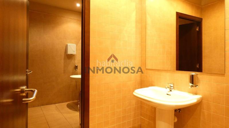 Foto 7a25f2e4-50fa-4fb6-b4b8-ce2adc1b341a. Location local commercial dans Canido Ferrol