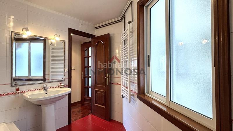 Foto 4ff474eb-fa8e-435e-96a3-0fd296c76fcc. Etagenwohnung mit heizung parking in Centro Ferrol