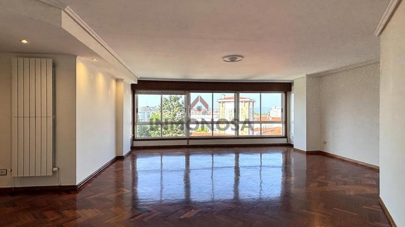 Foto 6c802261-db45-4383-9293-d032f7e6b014. Etagenwohnung mit heizung parking in Centro Ferrol