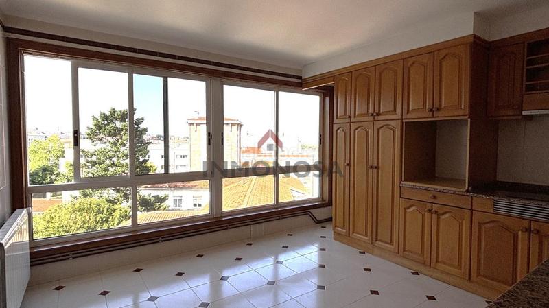 Foto 94ece414-2ec4-411a-bae3-0c32b9843916. Etagenwohnung mit heizung parking in Centro Ferrol