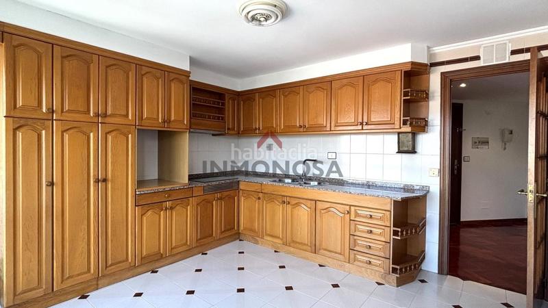 Foto c7d1adeb-87ed-4b4b-9f81-dbd3f08396d5. Etagenwohnung mit heizung parking in Centro Ferrol