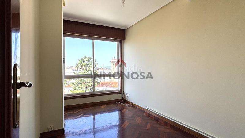 Foto f3a83bd9-435c-4742-87cb-b5ad859a056d. Etagenwohnung mit heizung parking in Centro Ferrol