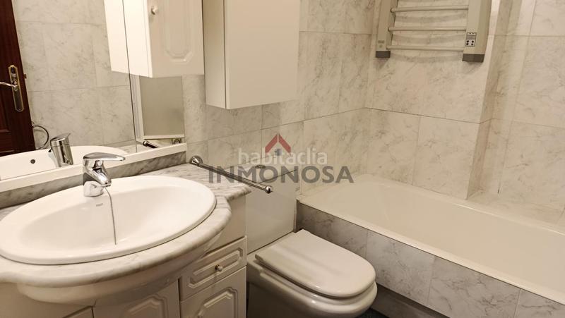 Foto cb16f01d-166a-435a-bbb3-7c496db8ef5b. Rent flat with heating in Esteiro Ferrol