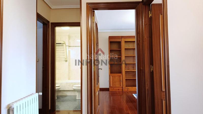 Foto ddd9bfb7-69b9-424e-a96e-d7a6ecaef17c. Rent flat with heating in Esteiro Ferrol