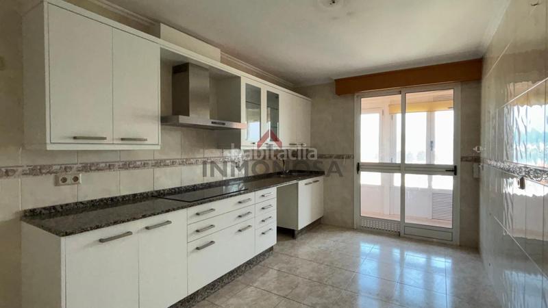 Foto ecf01c63-20f0-4f10-a33b-b2957f461319. Flat with heating parking in A Gándara Narón