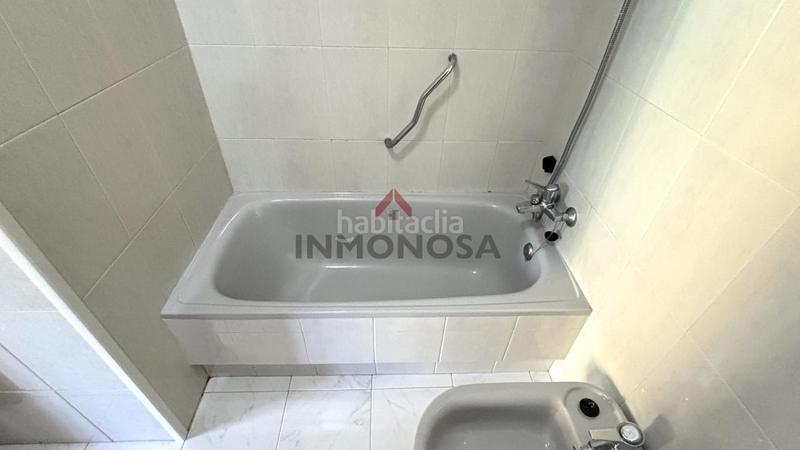 Foto c0edd12f-a3c8-44f6-bc06-9288b67338c6. Rent flat with heating parking in Canido Ferrol