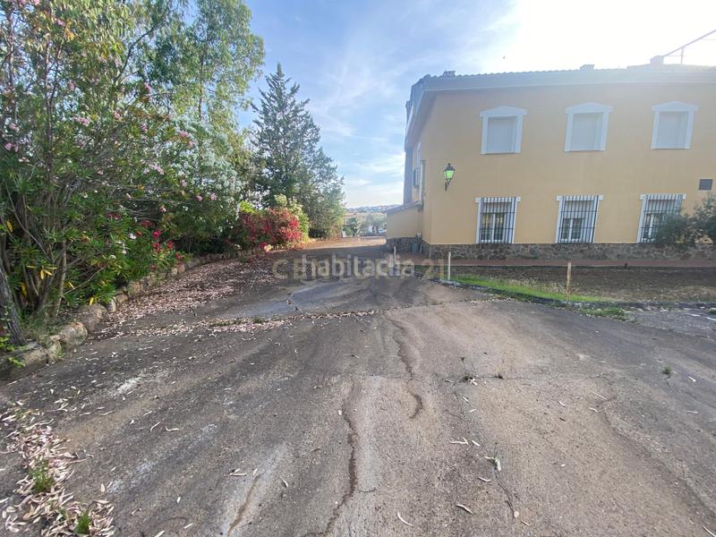 Foto 7e9c2b07-f027-4d72-89d3-a32096721e1c. Edificio en Alía