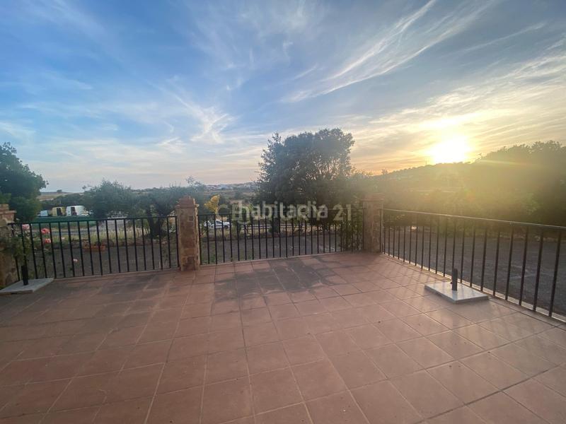 Foto b26c49f3-6b8a-43e6-9690-cbf02a182567. Edificio en Alía