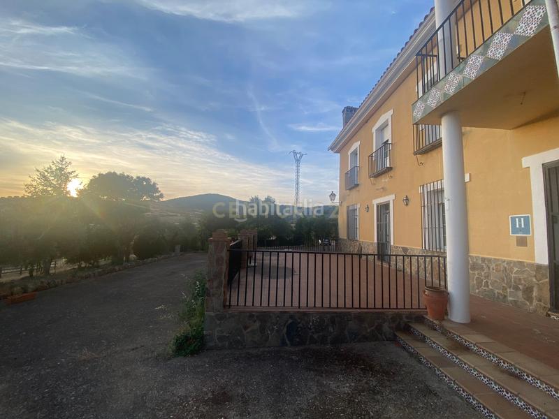 Foto f135d5eb-df2f-4067-8f06-f2356ff2b437. Edificio en Alía