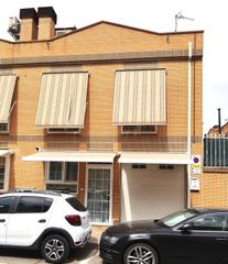 Semi detached house in Calle galicia, 19, san martín de la vega, spain 19. Descubre este espectacular chalet situado en el corazón de san m