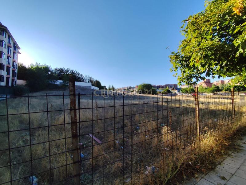 Foto 2749dd81-2add-490f-9ba6-c2342785f9da. Wohngrundstück in camino del gansino 42 in Universidad Ávila