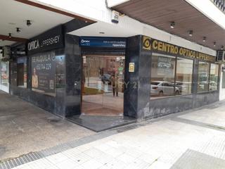 Lloguer Local Comercial a Doctor calero  44. Imponente local comercial en esquina de 243 m2 en casco antiguo